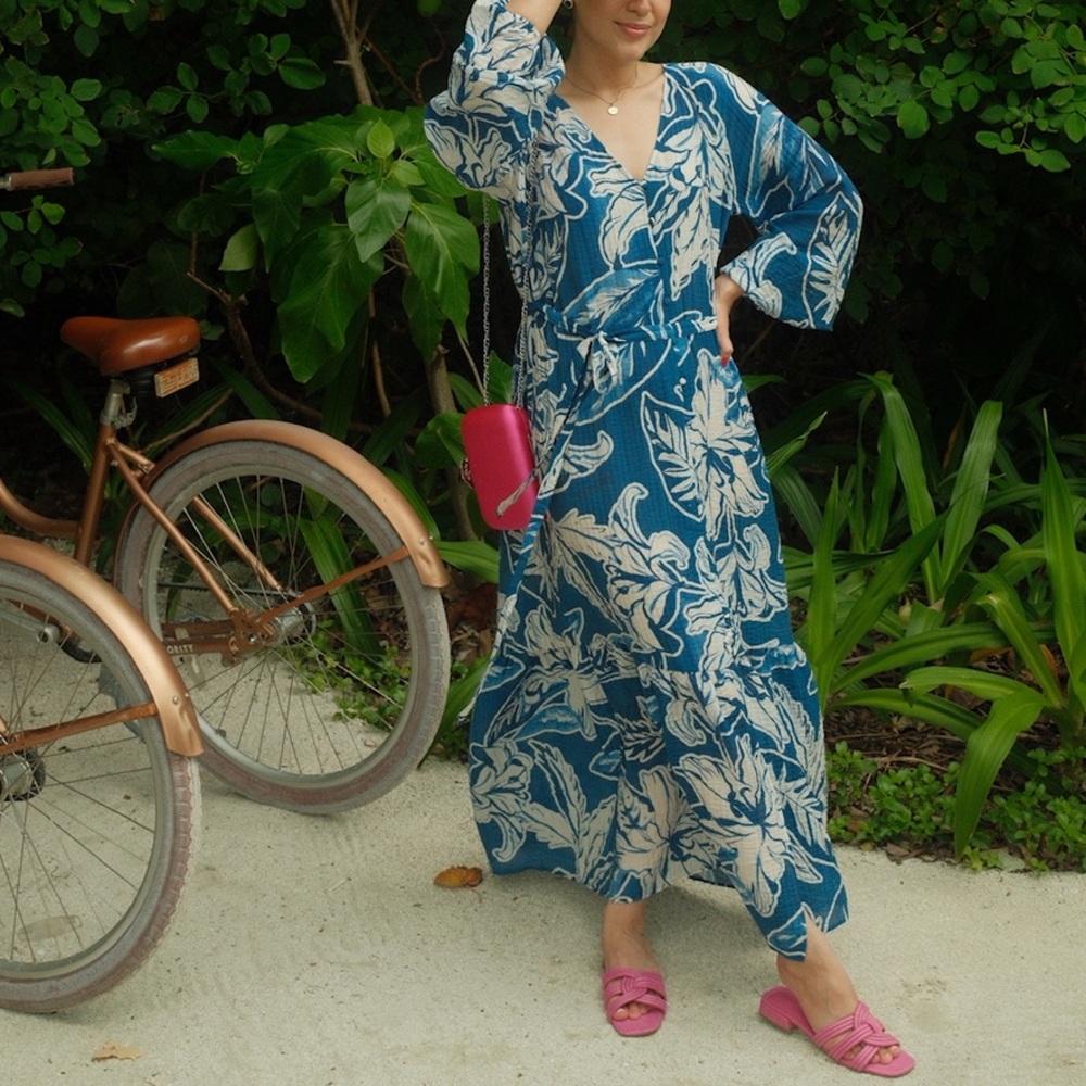 H&M Blue and White Floral Long Sleeve Dress
